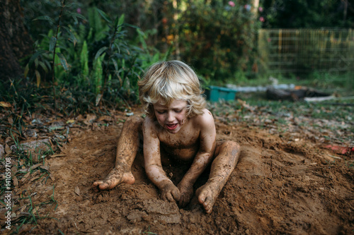 Child digging the ground with hands