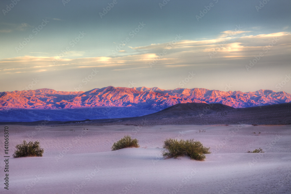 Fototapeta premium Sands, Mountain, Sunset glow, Death Valley National Park