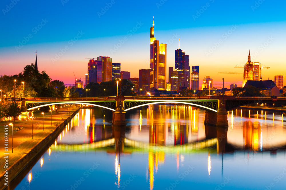 Fototapeta premium Frankfurt am Main Skyline at Sunset, Germany