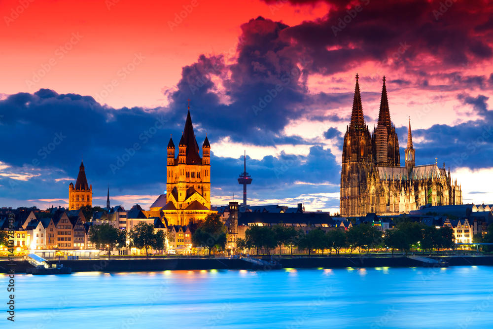 Obraz premium Cologne Skyline at Sunset, Germany
