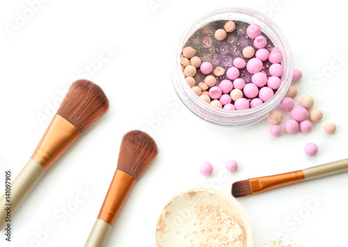 brush for make-up with powder balls