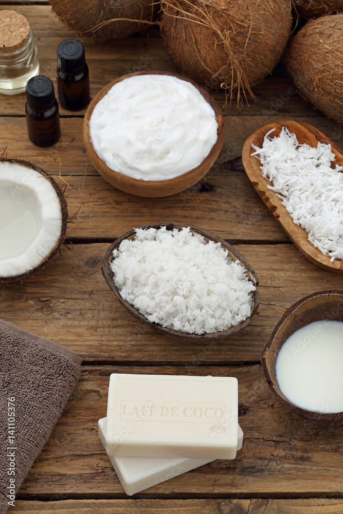 noce di cocco, prodotti per la cura della pelle e del corpo noce di cocco, prodotti per la cura della pelle e del corpo
