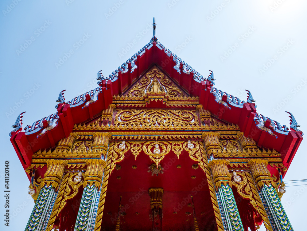 Naklejka premium Beautiful red temple decorated with small plate of mirror