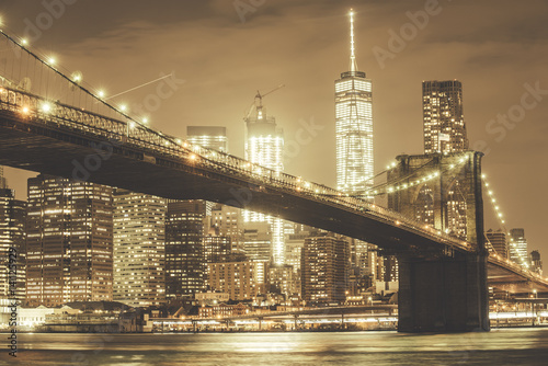 Brooklyn bridge and Manhattan skyline at night
