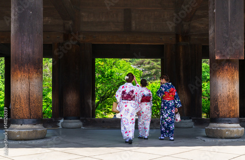 春の京都 着物姿の観光客