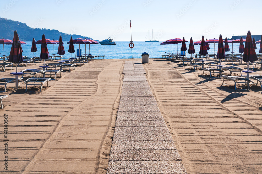 Obraz premium clean urban beach in giardini naxos town