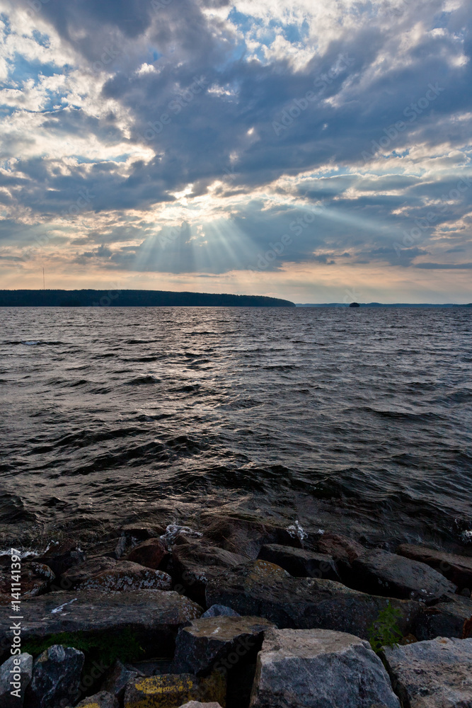Obraz premium Sun shining thru clouds