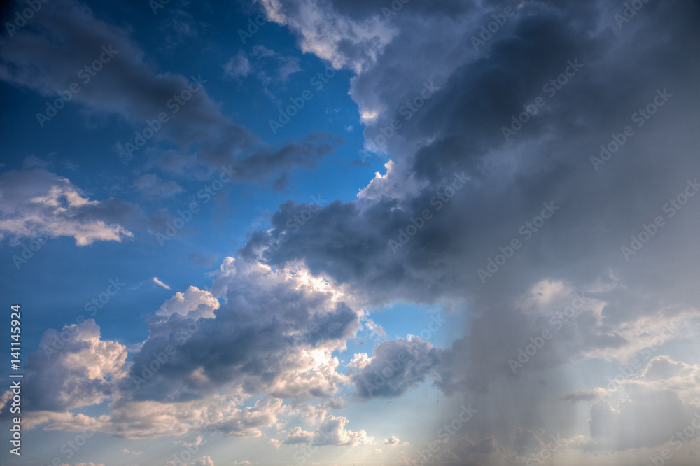 Obraz premium Raining clouds with rays of light