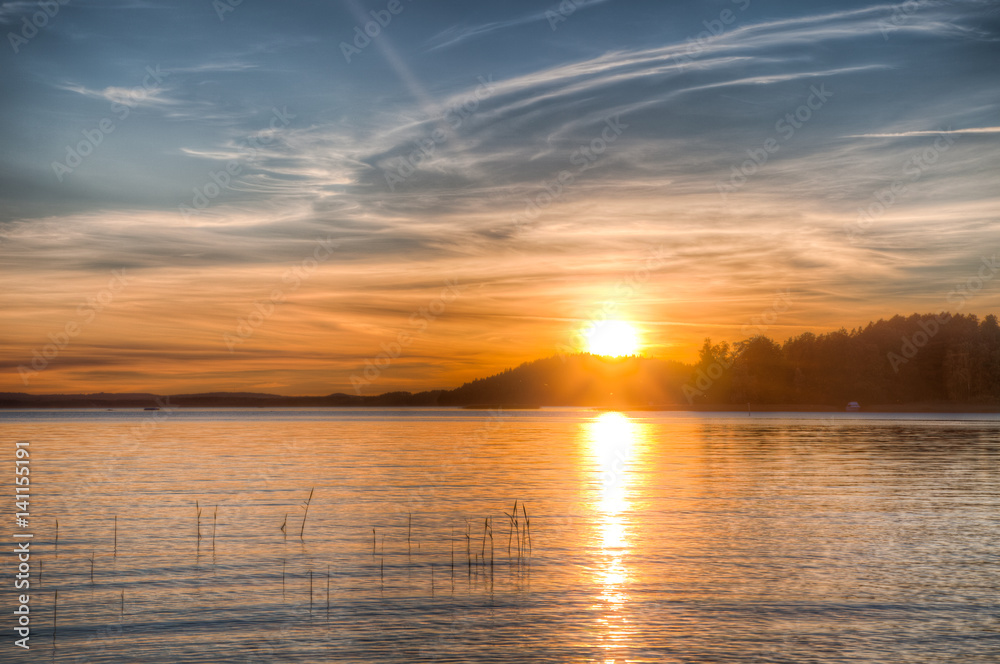 Naklejka premium Sundown over an lake