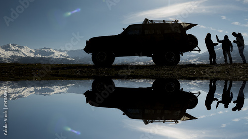 jeep ile doğada macera & sohbet konsepti © emerald_media