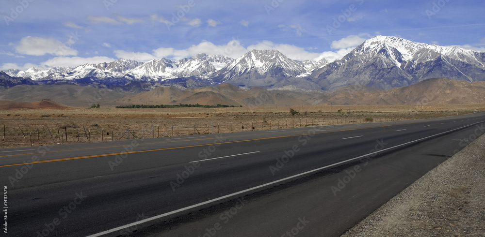 Fototapeta premium Alpine scene with snow capped mountains in the Eastern Sierra near Yosemite National park, Sierra Nevada Mountains, California a popular place for RV trips, family vacations, backpacking and hiking