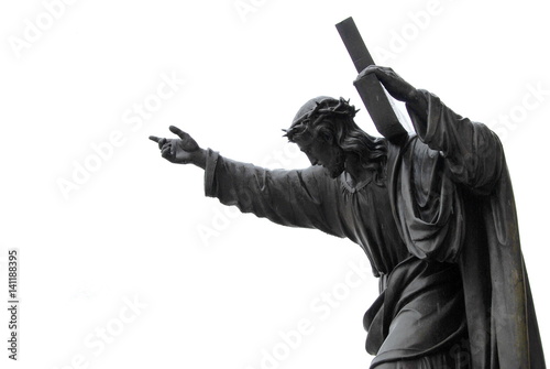 jezus chrystus upada pod ciężarem krzyża