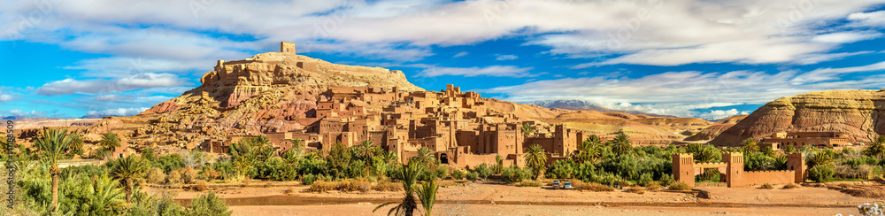 Naklejka premium Panoramiczny widok Ait Benhaddou, wpisanego na listę światowego dziedzictwa UNESCO w Maroku