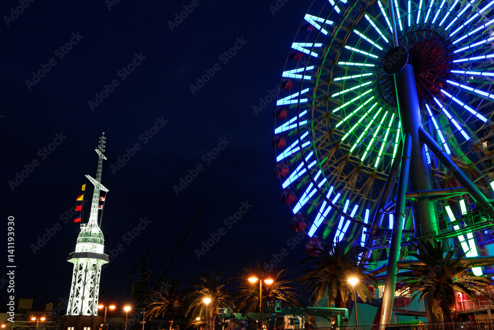 旧神戸港信号所とモザイク大観覧車の夜景