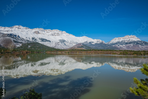 bahar mevsimi,karların erimesi ve doğa manzaraları © emerald_media