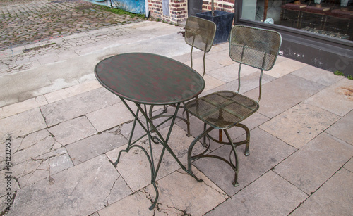 Wallpaper Mural The cozy outdoor terrace of a restaurant invites you to linger and eat Torontodigital.ca