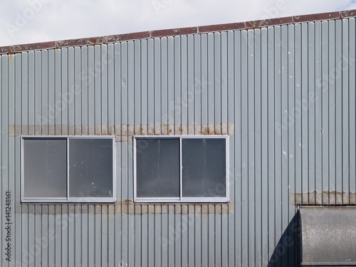 古い工場の窓