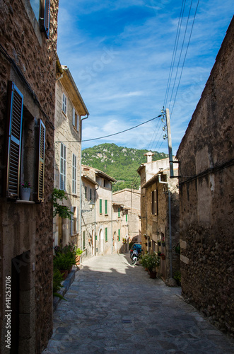 Gasse in Valldemossa (Mallorca) 