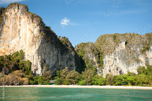 plage et rochers en Tha  lande 