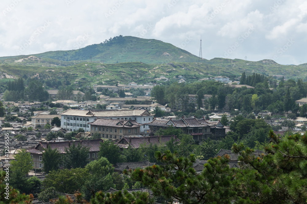 Obraz premium view of the city of Kaesong, North Korea