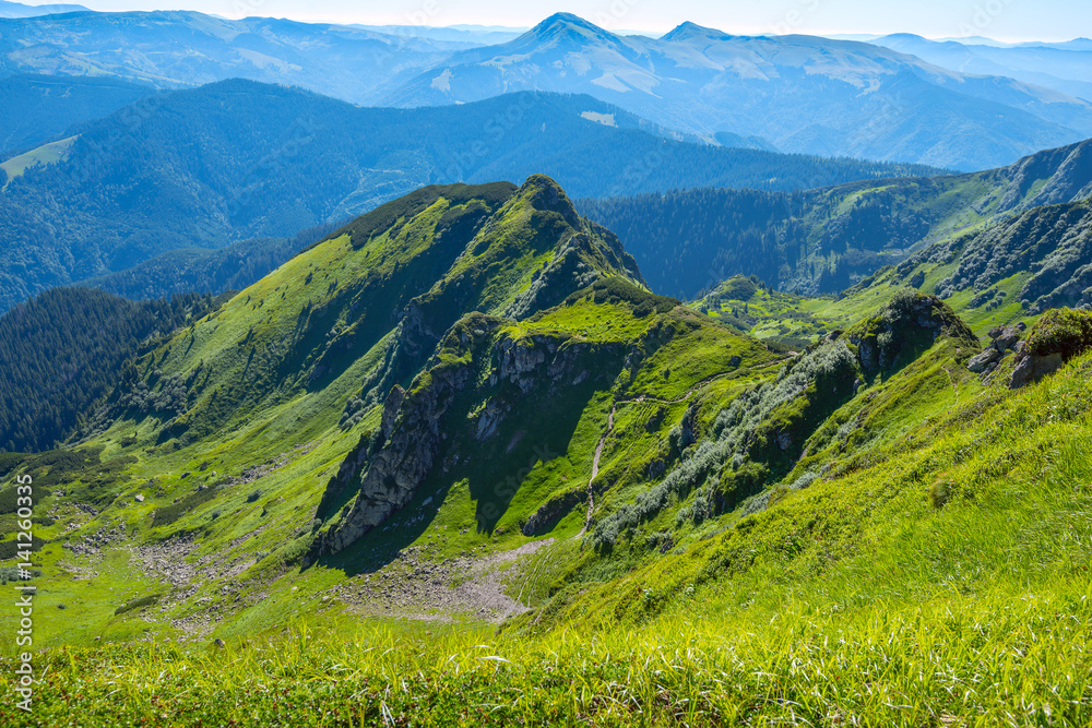 Obraz premium Beautiful panorama of the mountains in the spring