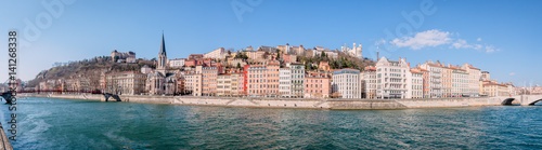 Panorama de Saint-Georges et vieux Lyon vu des quais de Saône