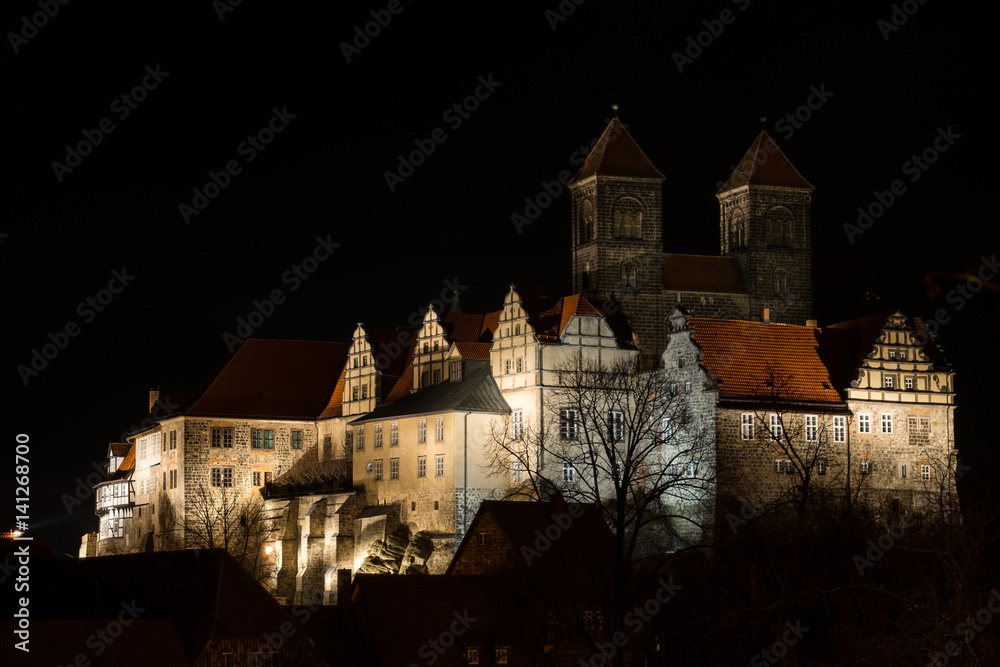 Schloss Quedlinburg in der Nacht beleuchtet