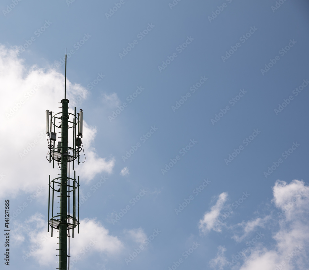 Pole transmits to the sky. Pole transmits to the sky.