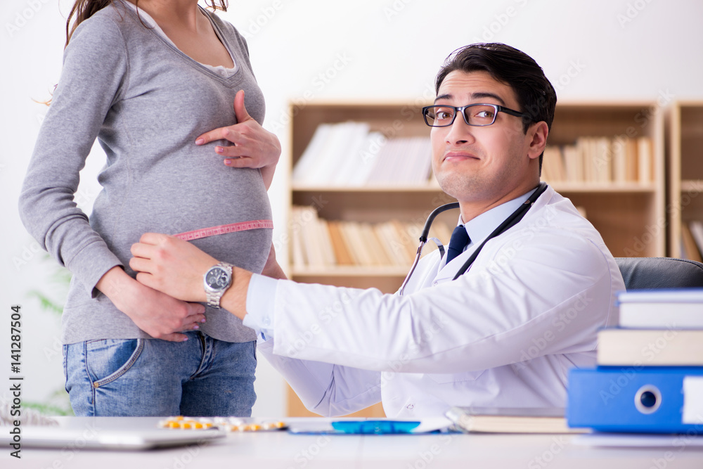 Fototapeta premium Pregnant woman visiting doctor for consultation