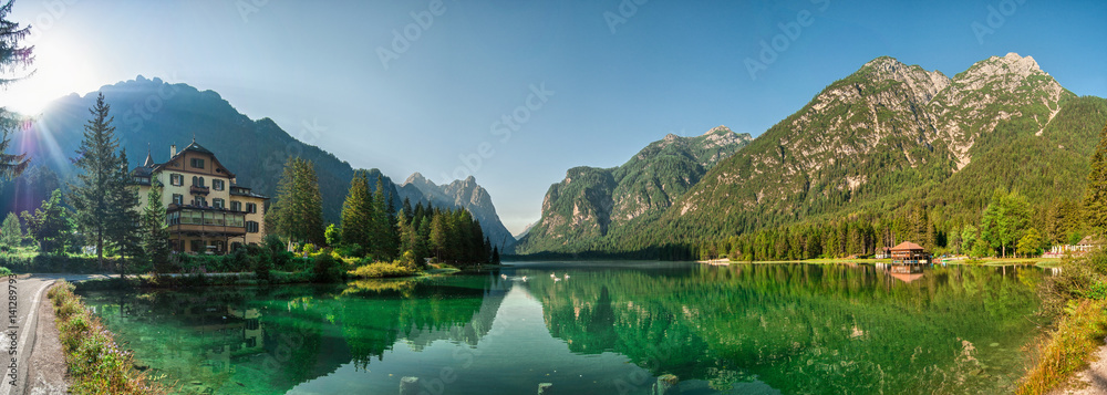 Fototapeta premium Lago di Dobbiaco
