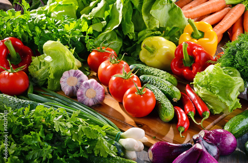 Canvas-taulu Composition with variety of fresh organic vegetables and fruits