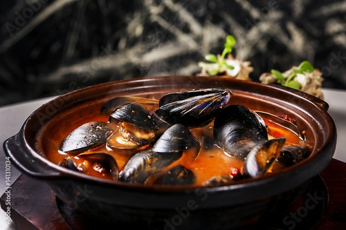 Canvas Print tomato Mussels stew