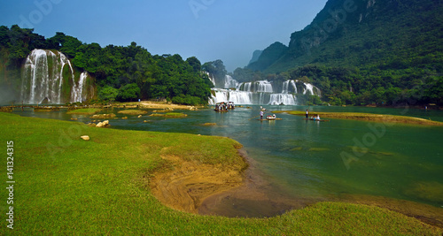 Fototapeta Naklejka Na Ścianę i Meble -  Ban Gioc waterfall in Vietnam