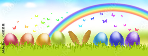 Ostereier und Osterhase im Gras