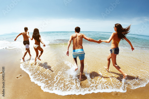 Photography Happy group of friends runs to sea