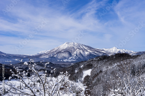 雪化粧した妙高山