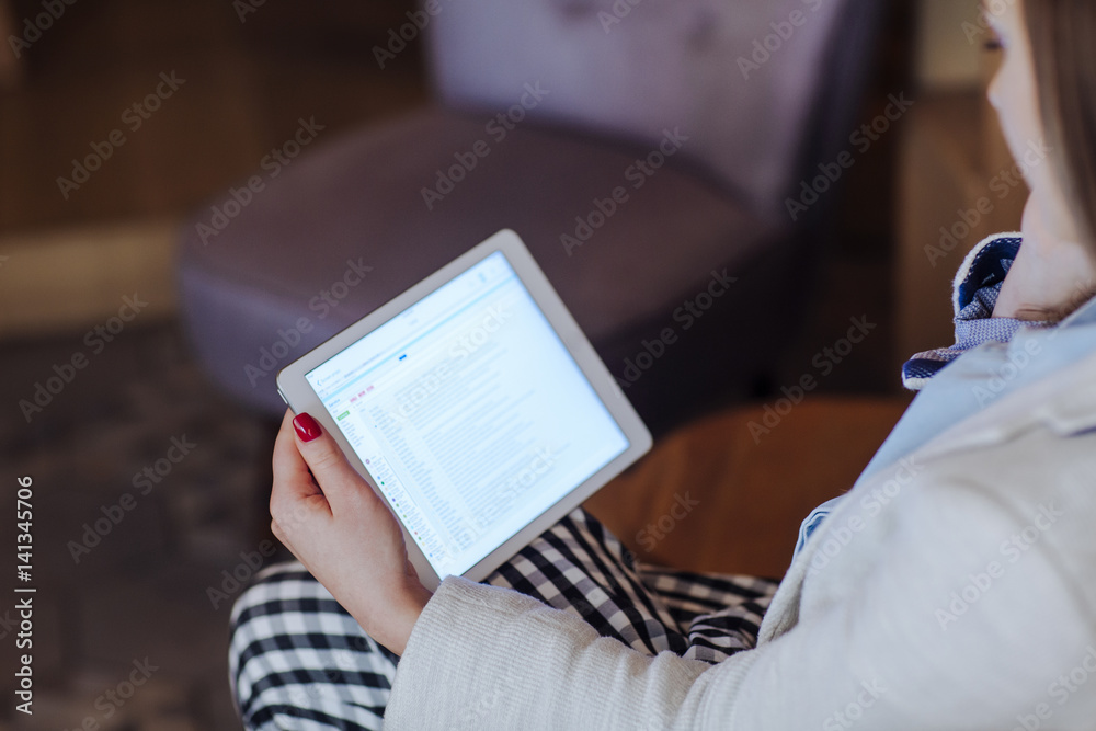 Obraz premium Woman Talking on Phone and Looking at Tablet