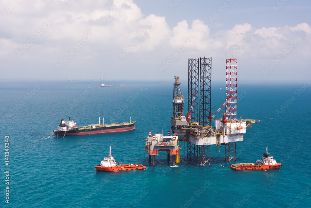 Obraz premium Offshore oil rig drilling platform