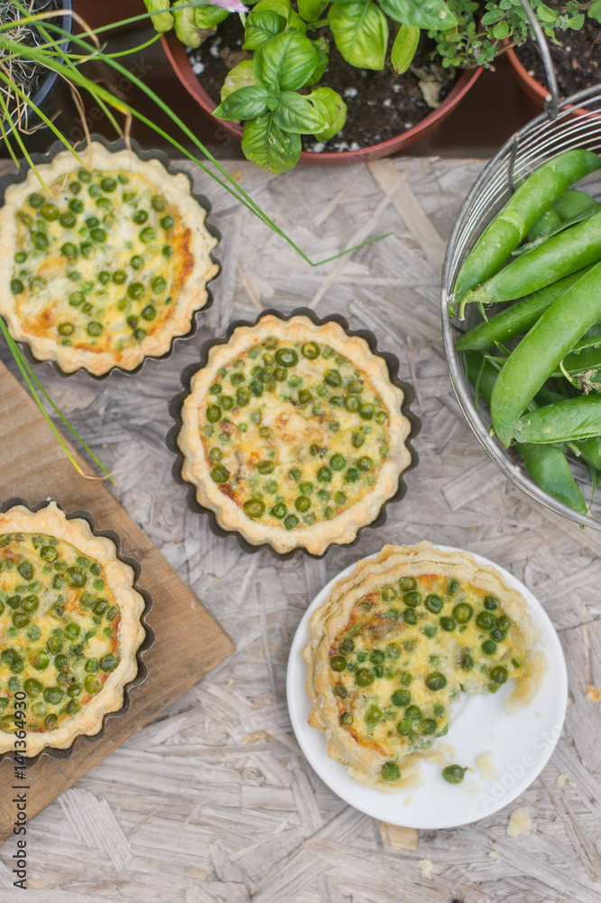 peas and fresh cheese mini tarts