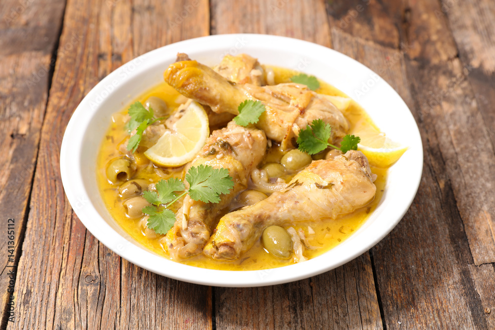 chicken cooked with lemon and olive