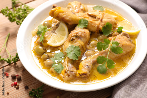 chicken cooked with lemon and olive