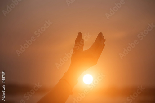 hands-shape for the Sun