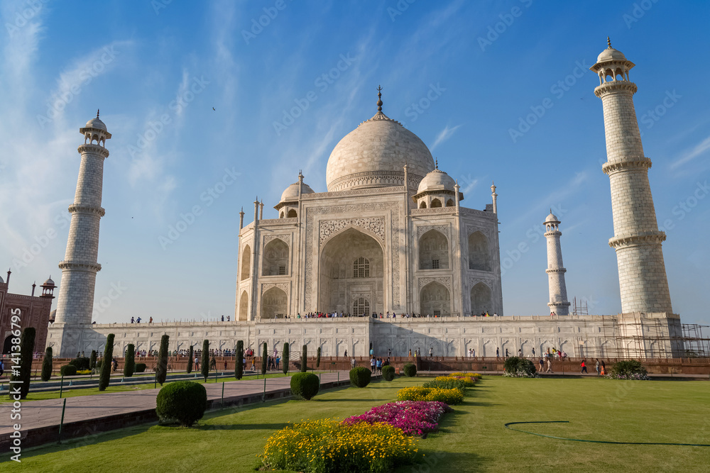 Taj Mahal - A white marble mausoleum built on the banks of the Yamuna river by Mughal king Shahjahan bears the heritage of Indian Mughal architecture.
