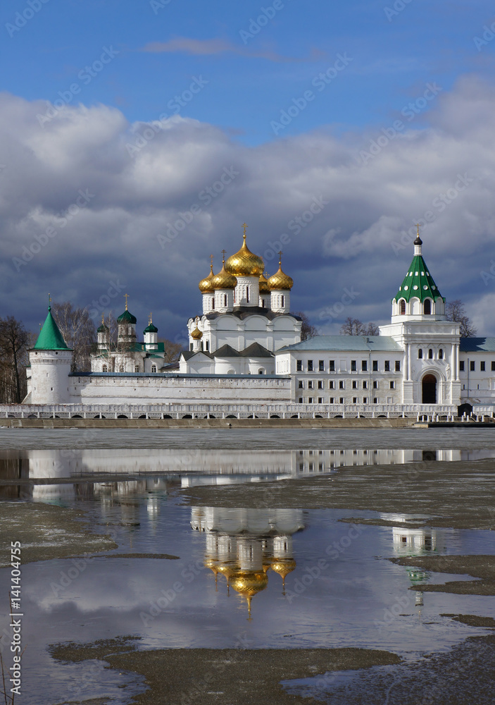 Fototapeta premium Ipatievsky monastery, spring landscape