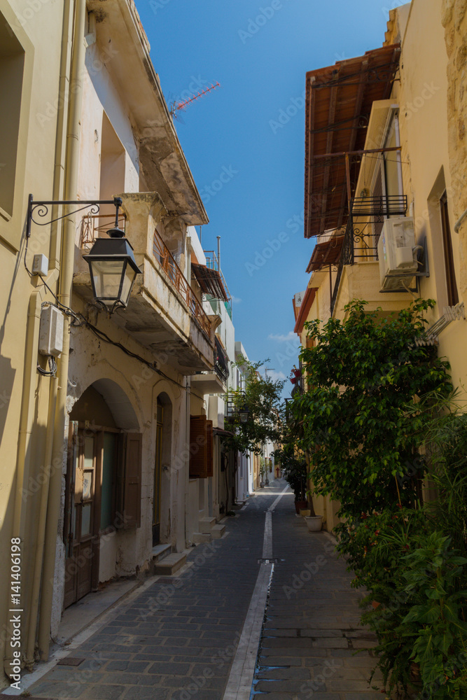 Fototapeta premium Rethymno, Greece - August 4, 2016: Narrow venetian street on old town.