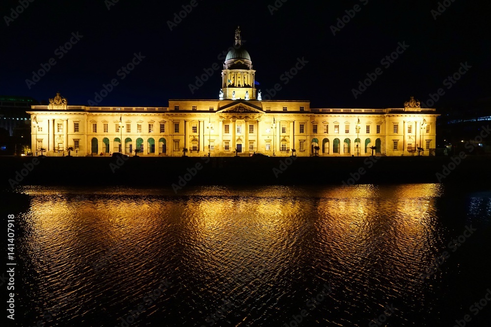 Parlament in Dublin, Irland bei Nacht