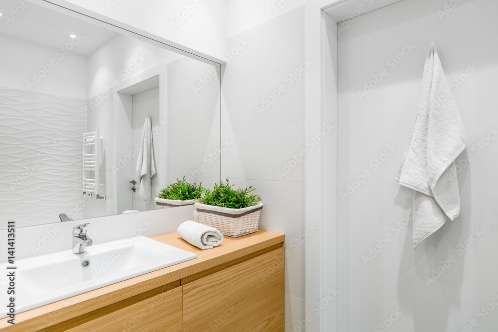 Foto Bathroom with structural tiles