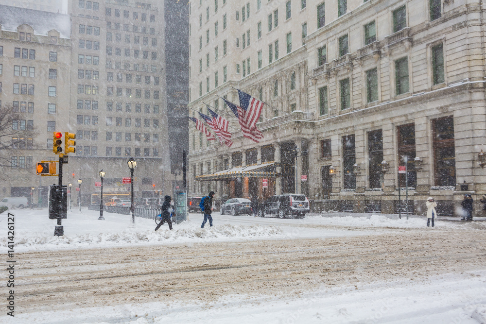 Obraz premium NEW YORK CITY - Feb 9: Grand Army Plaza in New York on February; 2017. Grand Army Plaza lies at the intersection of Central Park South and Fifth Avenue in front of the Plaza Hotel in Manhattan..
