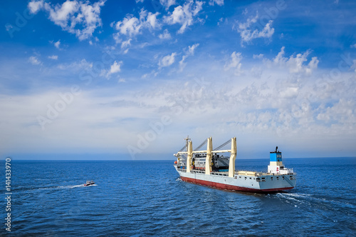 Heavy lift vessel leaving a port © Denys Yelmanov 
