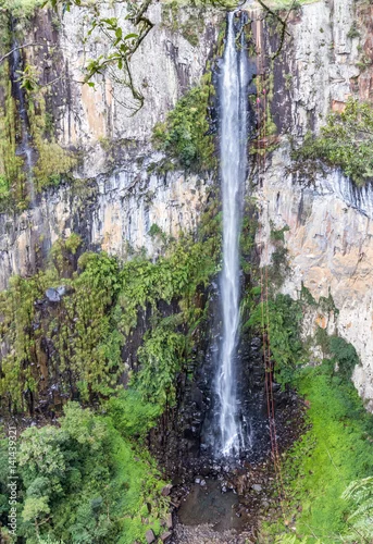 Obraz Rappelling w wodospadzie.